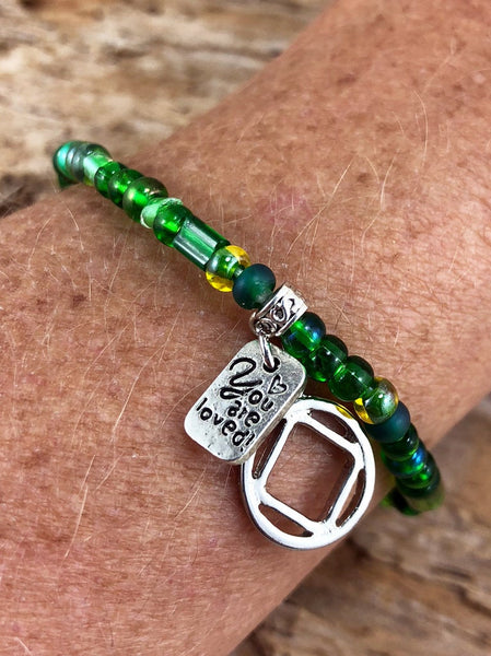 Narcotics Anonymous - Green Czech beads stretch bracelet - "You are loved"