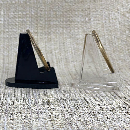 Medallion Stand