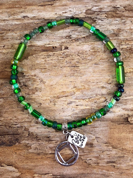 Narcotics Anonymous - Green Czech beads stretch bracelet - "You are loved"